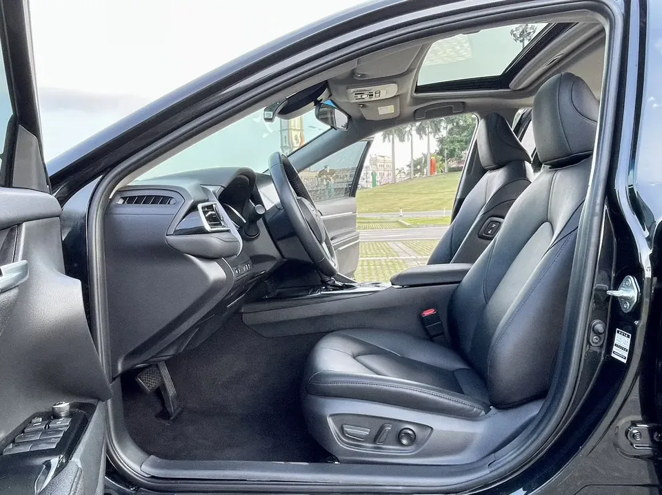 Toyota Camry 2.0G Deluxe Edition 2023 — миниатюра 5