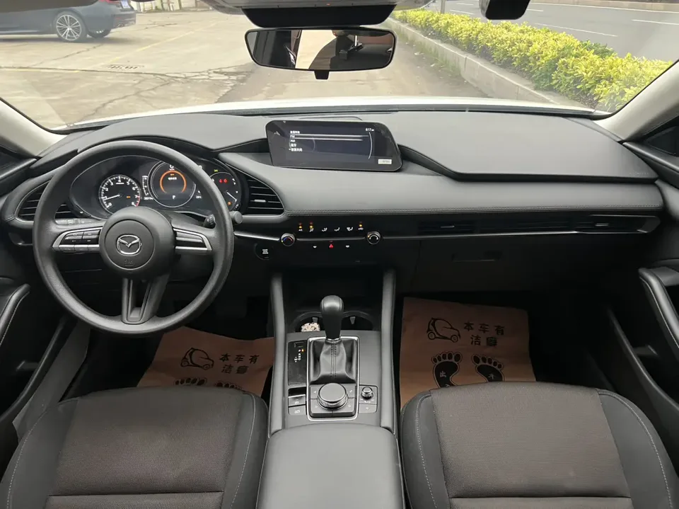 Mazda Axela 2.0L Automatic Quality Edition 2024 — миниатюра 2