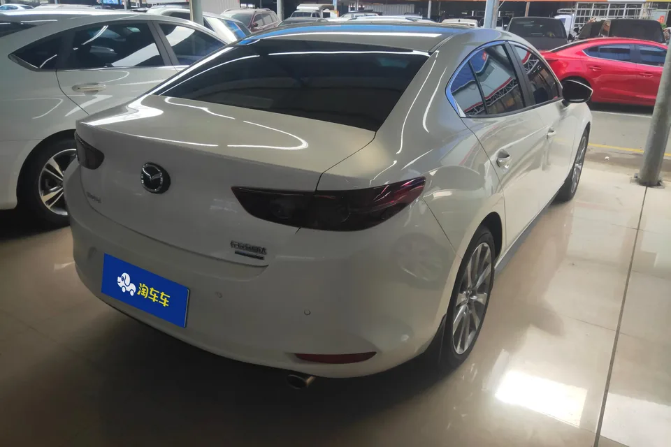 Mazda Axela Mazda3 2023 2.0L Automatic Quality Edition 2025 — thumbnail 3