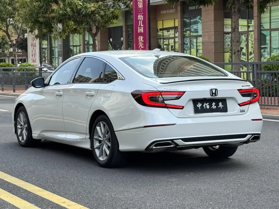 Honda Accord Accord 2022 260TURBO Deluxe Edition 2022 — миниатюра 2