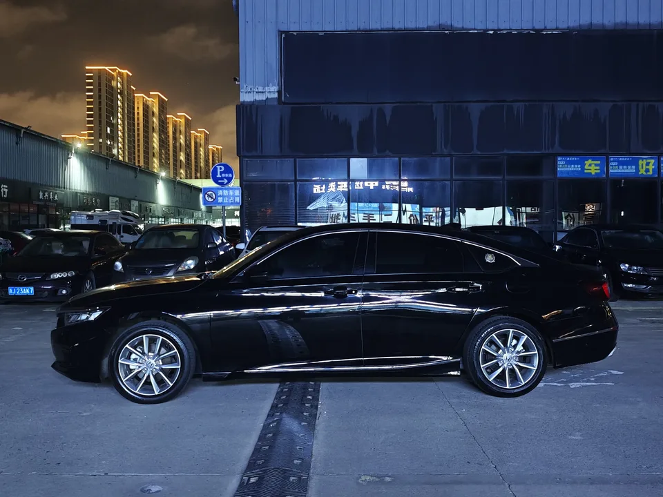 Honda Accord Accord 2022 260TURBO Deluxe Edition 2022 — миниатюра 2