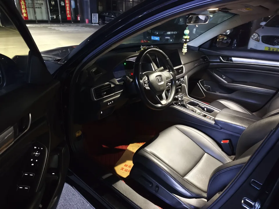 Honda Accord Accord 2022 260TURBO Deluxe Edition 2022 — миниатюра 3