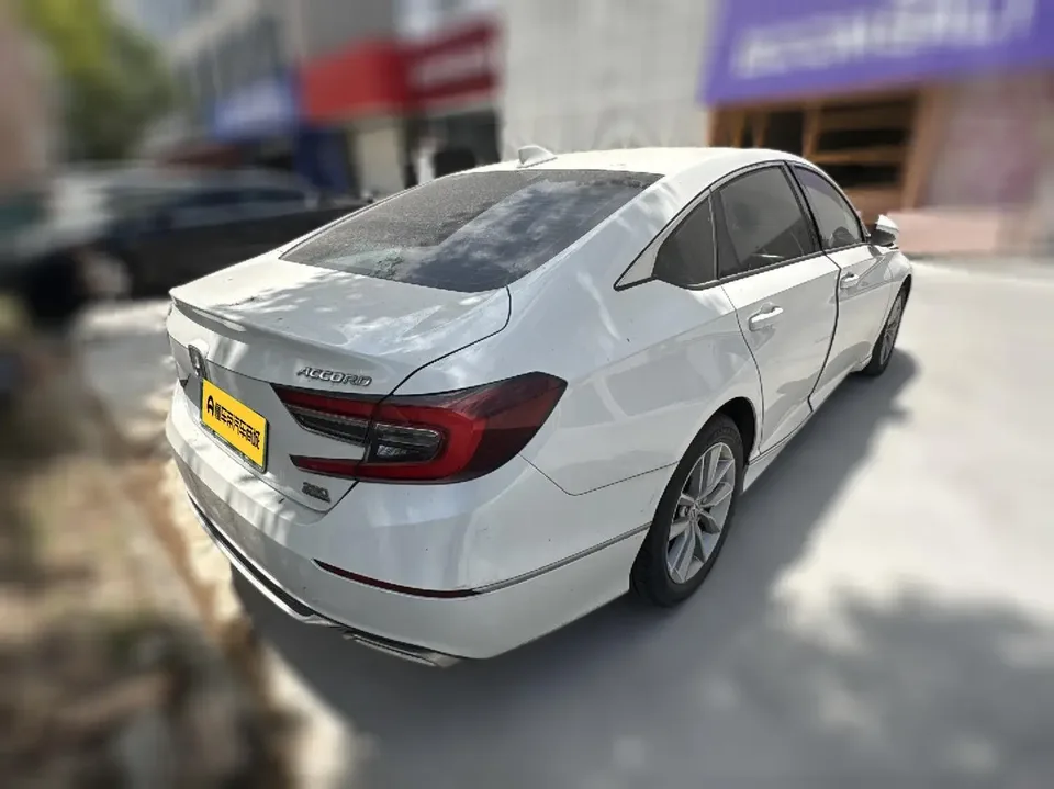 Honda Accord Accord 2022 260TURBO Deluxe Edition 2022 — миниатюра 3