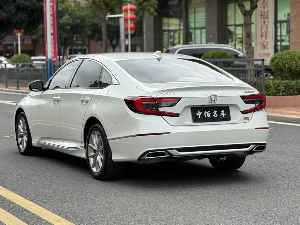 Honda Accord Accord 2022 260TURBO Deluxe Edition 2023 — миниатюра 2
