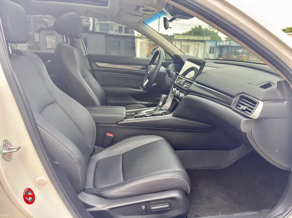 Honda Accord 2022 Accord 260TURBO Fantasy Night Premium Edition 2023 — миниатюра 4