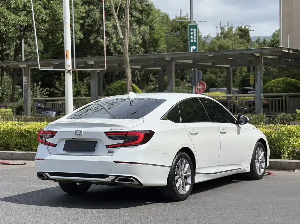 Honda Accord Accord 2022 260TURBO Deluxe Edition 2022 — миниатюра 2