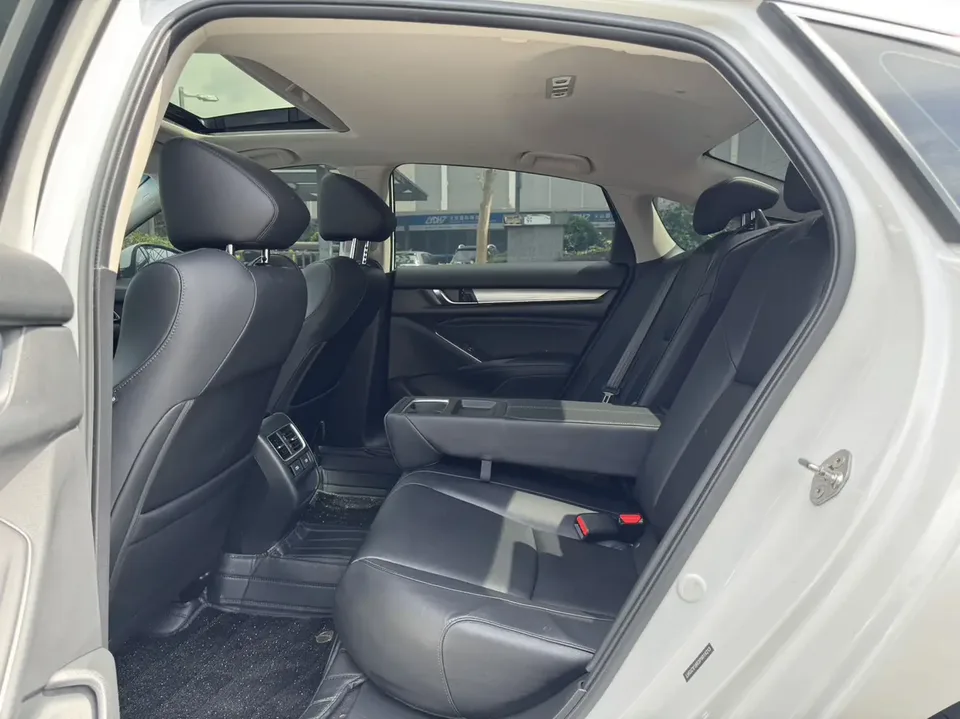 Honda Accord Accord 2022 260TURBO Deluxe Edition 2022 — миниатюра 3