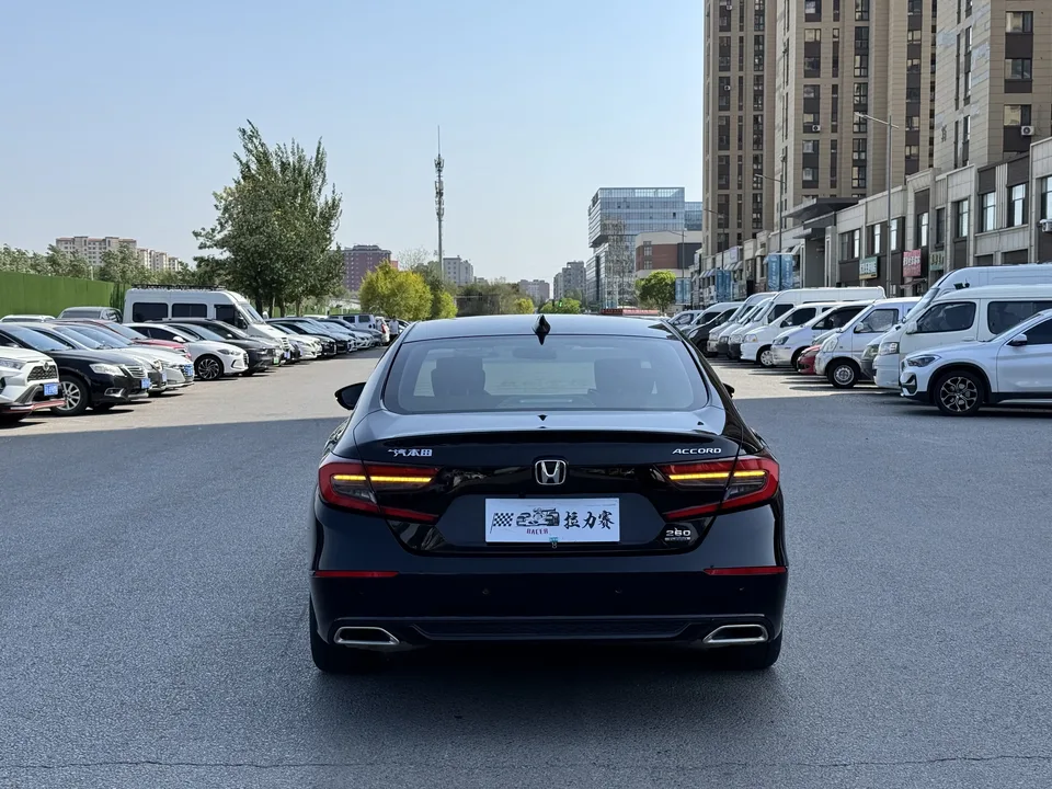 Honda Accord Accord 2022 260TURBO Deluxe Edition 2022 — миниатюра 2