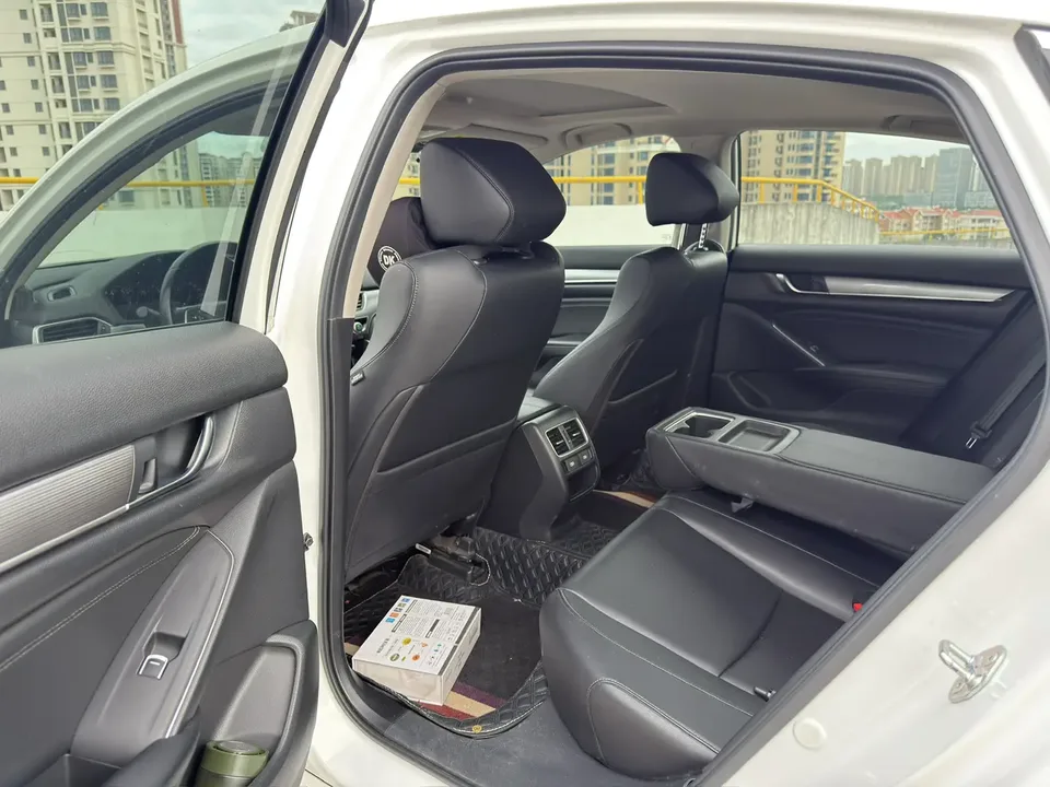 Honda Accord Accord 2022 260TURBO Deluxe Edition 2022 — миниатюра 3