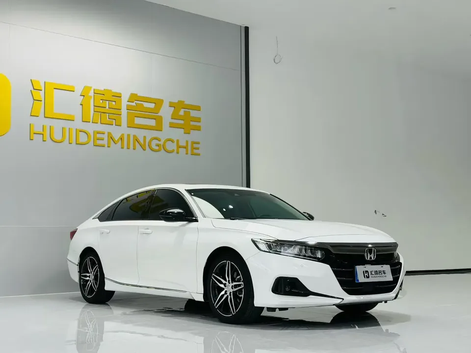 Honda Accord 2022 Accord 260TURBO Fantasy Night Premium Edition 2022 — миниатюра 3