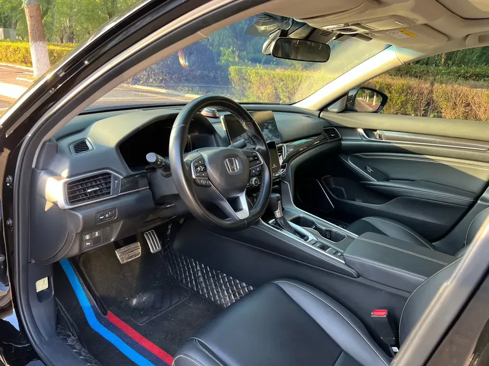 Honda Accord 2022 Accord 260TURBO Fantasy Night Premium Edition 2022 — миниатюра 3