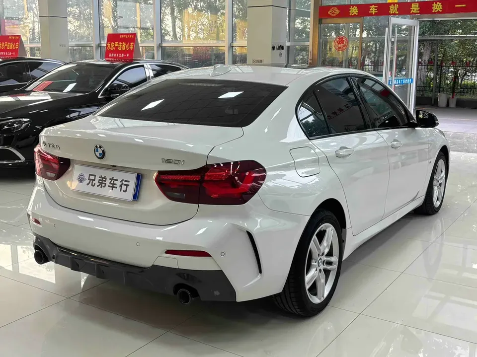 BMW 1 Series 1 Series 2023 BMW 1 Series 2023 120i M Sport Night Edition 2023 — thumbnail 4
