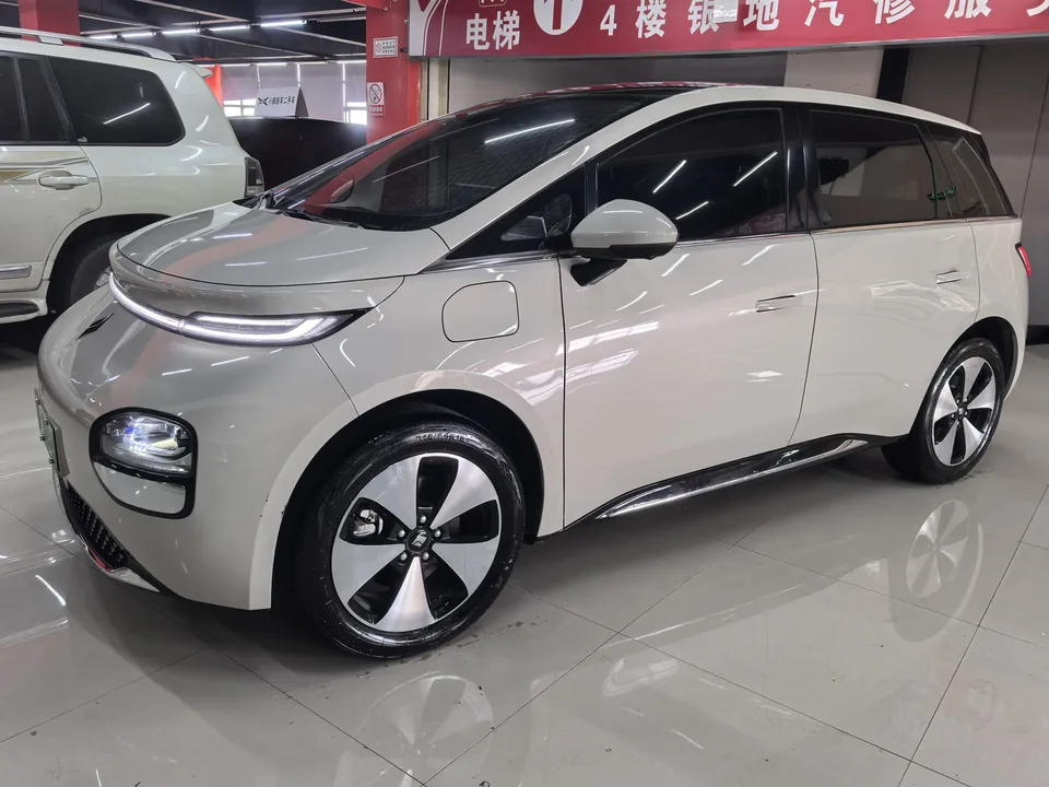 Baojun clouds clouds 460 Max 2023 — photo 1, buy with delivery to Moscow