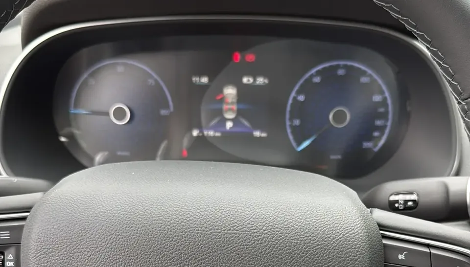 Hongqi E-QM5 500KM Travel Edition 2025 — миниатюра 3