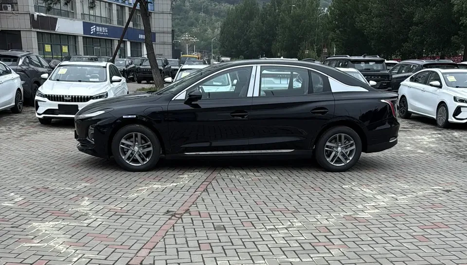 Hongqi E-QM5 500KM Travel Edition 2025 — миниатюра 4