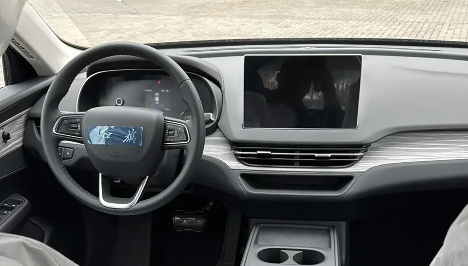 Hongqi E-QM5 500KM Travel Edition 2025 — миниатюра 5