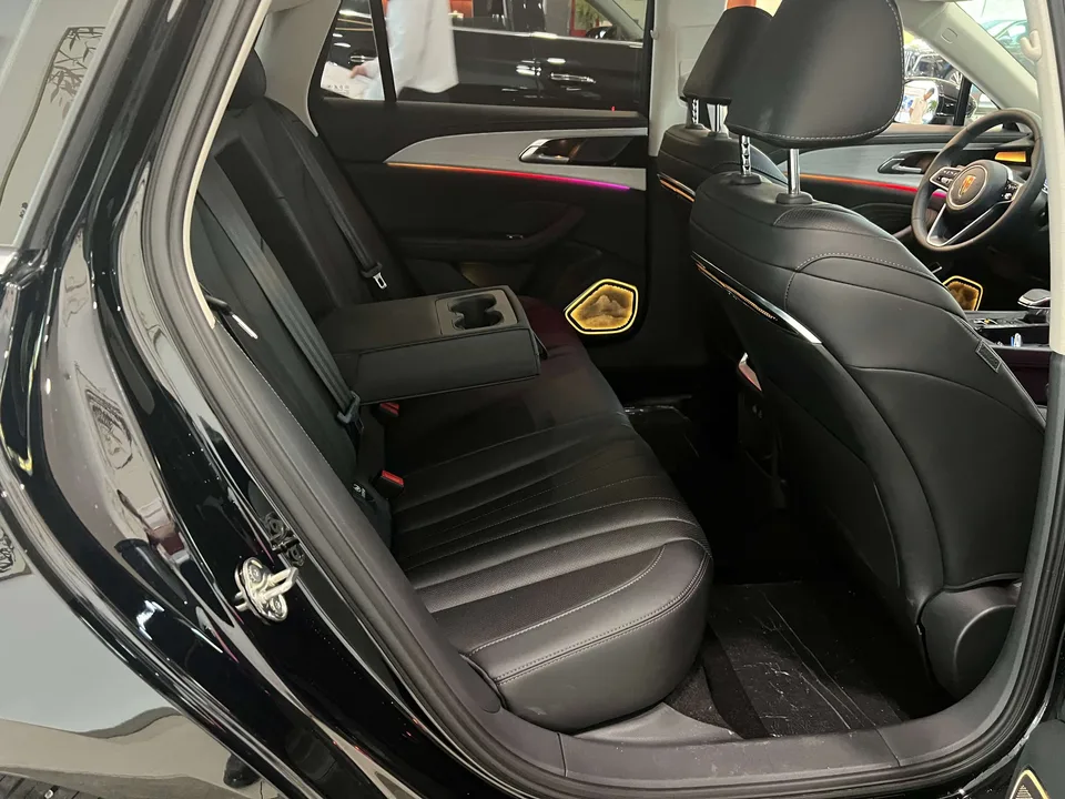 Hongqi H5 Hongqi H5 2025 1.5T DCT Flagship 500,000th Commemorative Edition 2025 — миниатюра 4