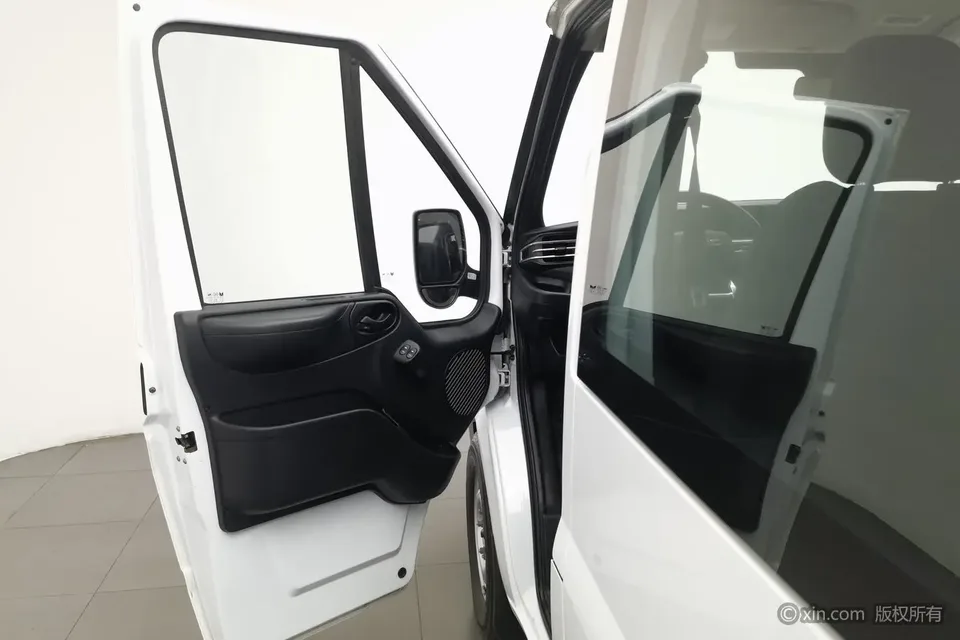 Jiangling Fushun 2.0T diesel multi-purpose passenger car short-axle low-top 6-seater JX4D20A6H 2024 — миниатюра 4
