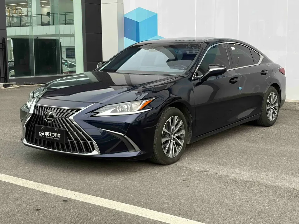 Lexus ES 2024
