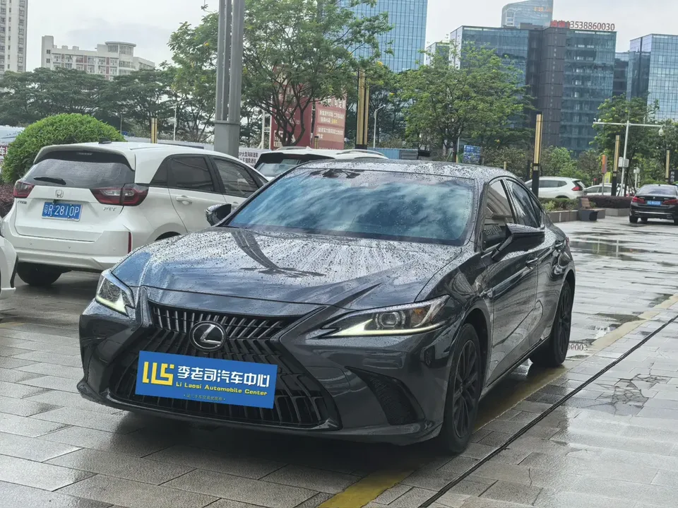 Lexus ES 2022