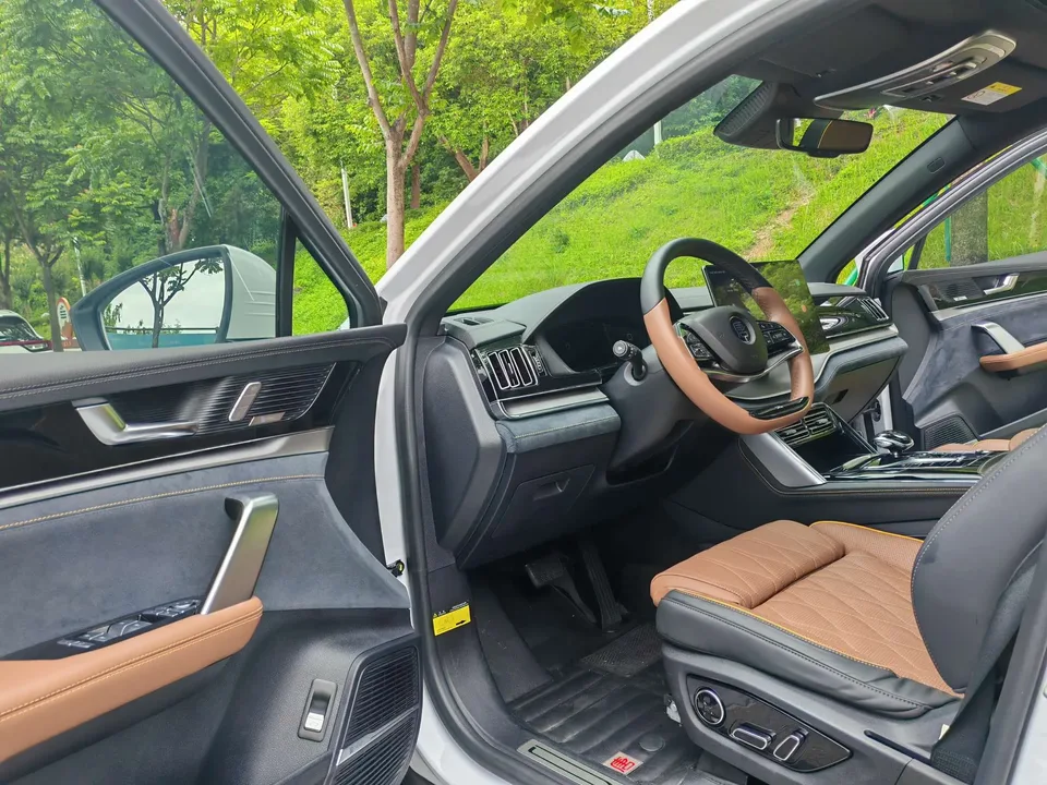 BYD Tang DM DM-i 1.5T 112KM Premium Edition 2022 — миниатюра 3