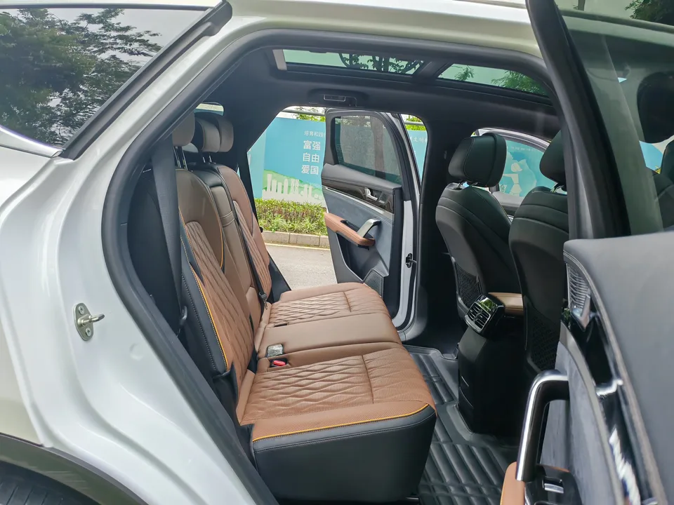 BYD Tang DM DM-i 1.5T 112KM Premium Edition 2022 — миниатюра 4