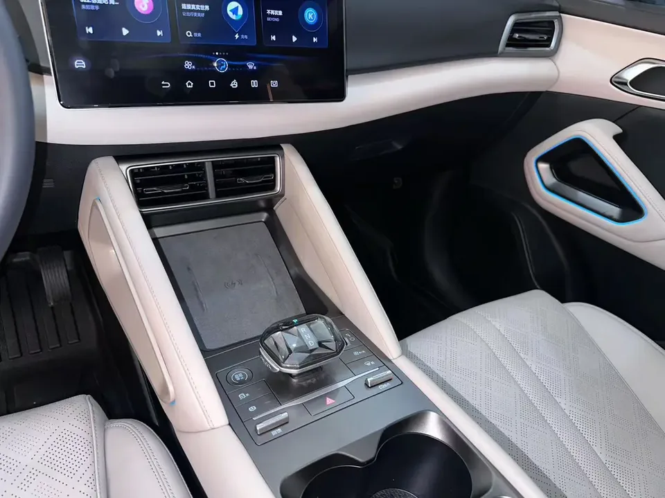 BYD Yuan Up 401KM Beyond Edition 2024 — миниатюра 4