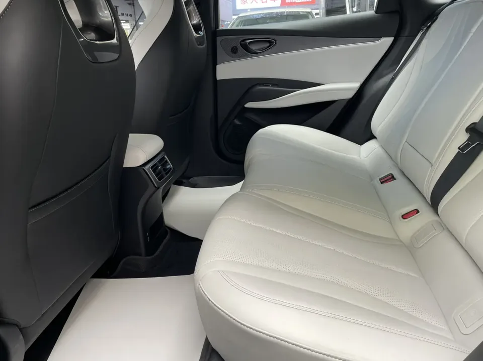 BYD Seal 06DM Intelligent Driving Edition DM-i 120KM Premium Edition 2025 — миниатюра 4