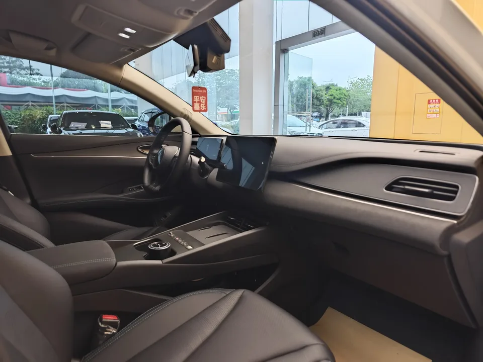BYD Seal 06DM Seal 06DM 2026 Super Enjoy Edition DM-i 128KM Luxury Model 2026 — миниатюра 4
