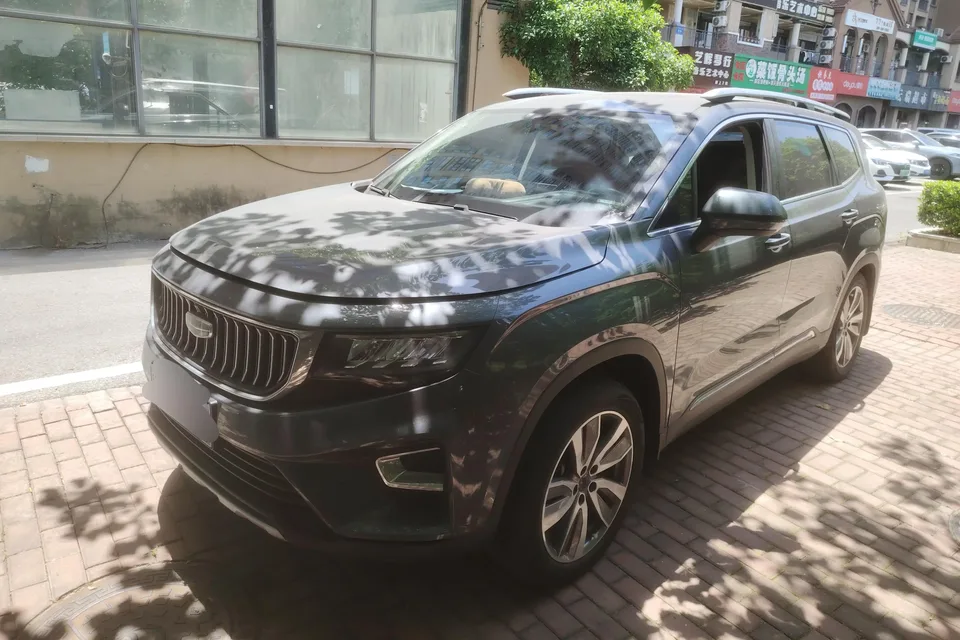 Geely Okavango 2022