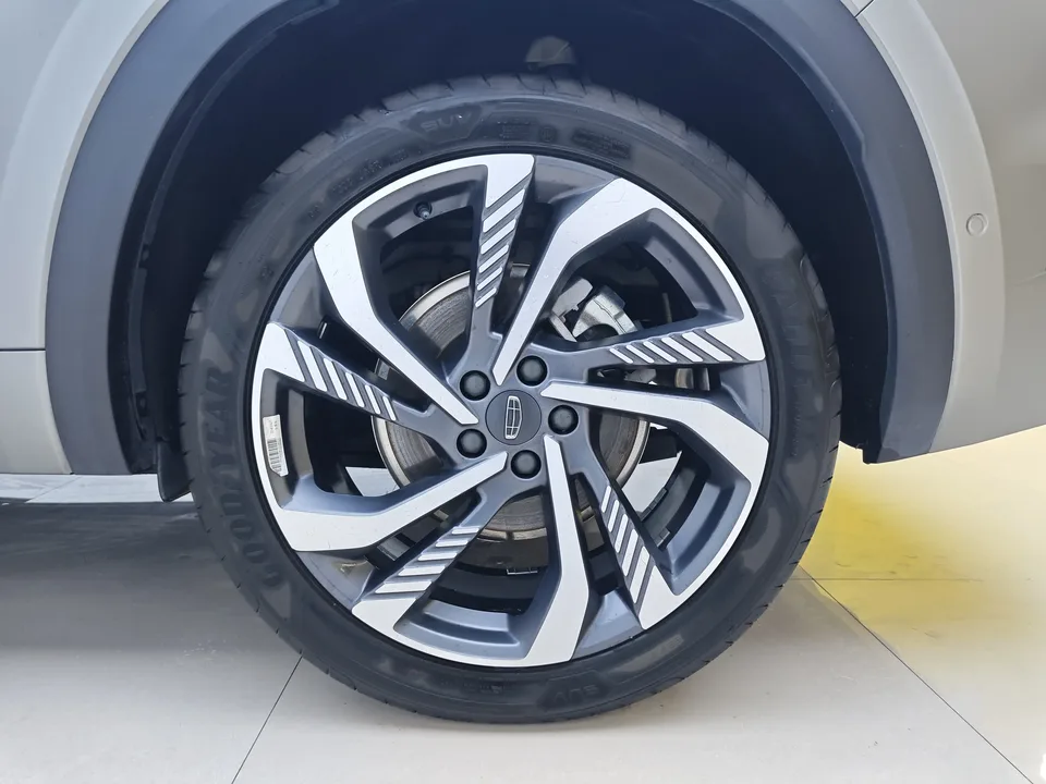 Geely Monjaro 2.0TD DCT EVO 2WD Smart Edition 2023 — миниатюра 5