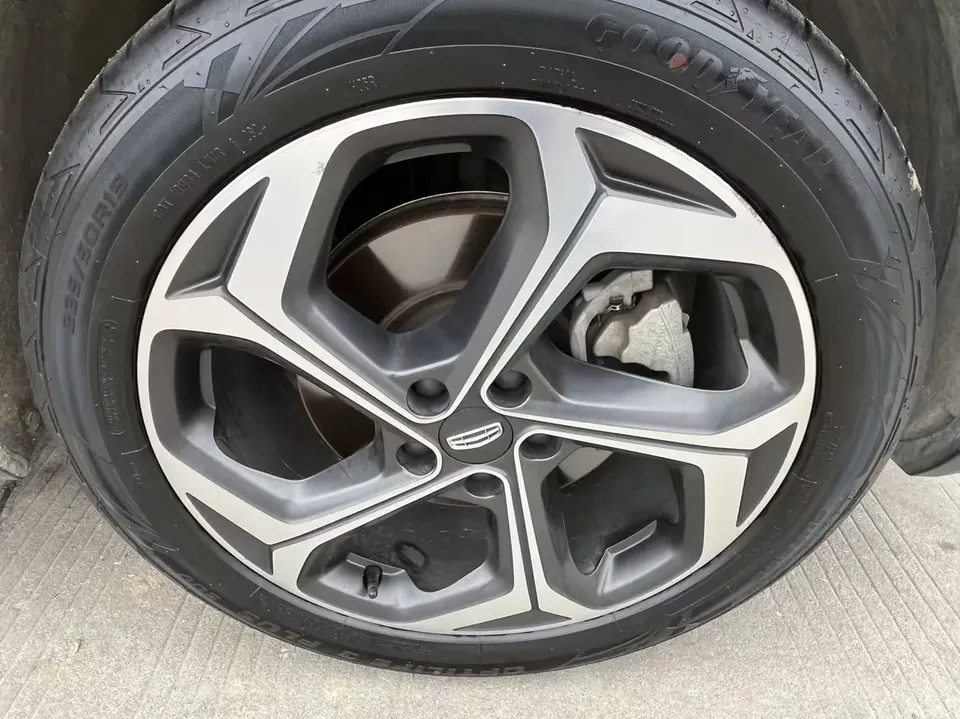 Geely Monjaro 2.0TD DCT EVO 2WD Premium Edition 2022 — миниатюра 3