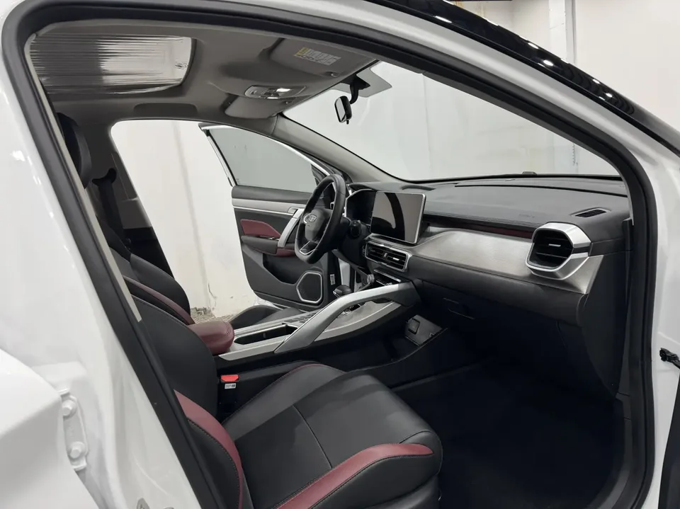Geely Coolray SX11 Binyue 240T DCT Diamond Edition 2023 — миниатюра 2