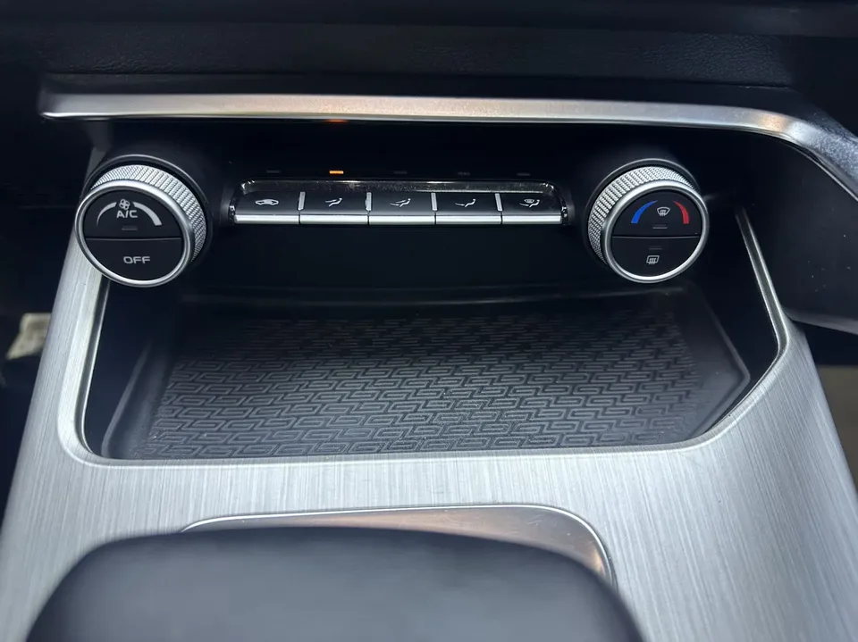 Geely Coolray SX11 240T DCT Diamond Edition 2022 — миниатюра 3