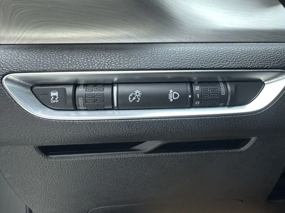 Geely Coolray SX11 240T DCT Diamond Edition 2022 — миниатюра 4