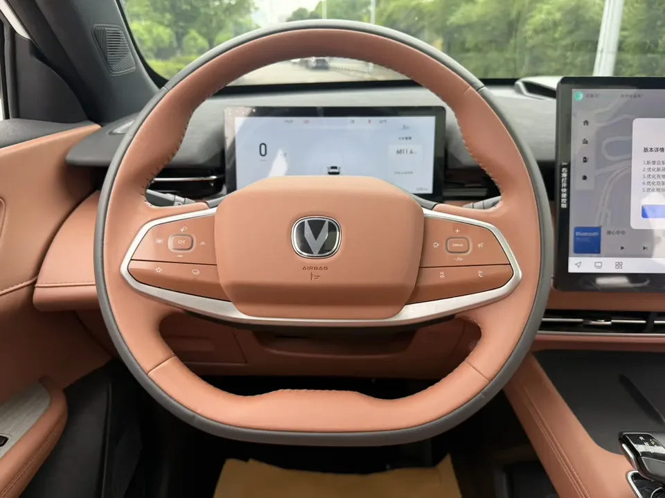 Changan UNI-Z PHEV Blue Whale iDD 125KM Beyond Edition 2024 — миниатюра 3