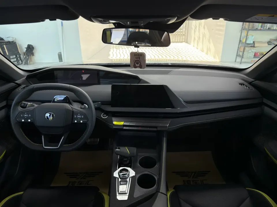 Changan UNI-V 2.0T Speed Edition 2022 — миниатюра 5