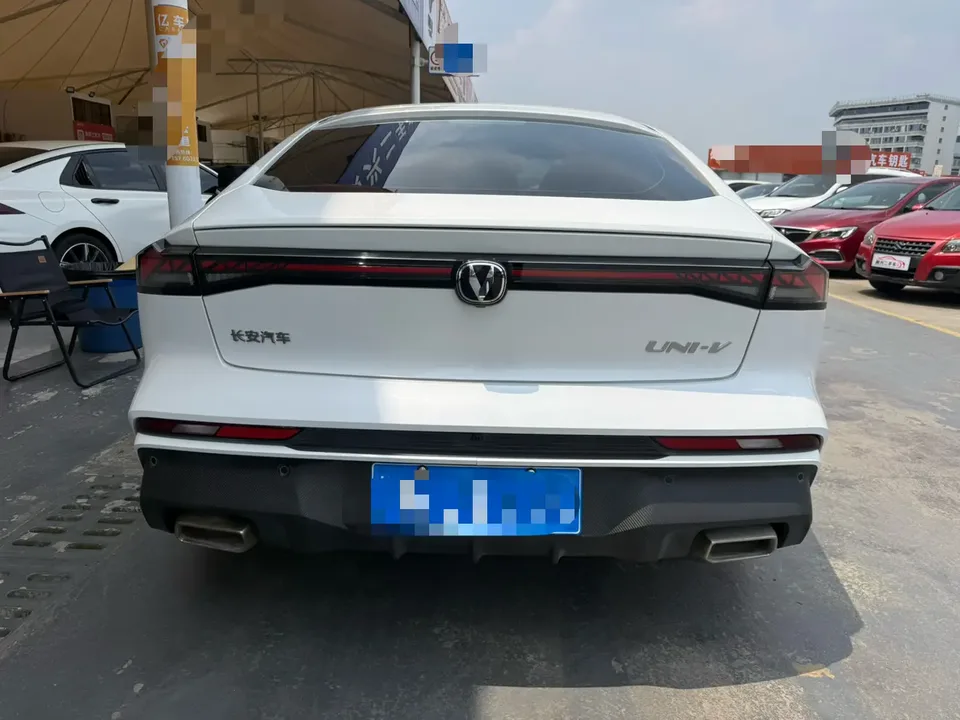 Changan UNI-V 1.5T Premium Edition 2025 — миниатюра 2