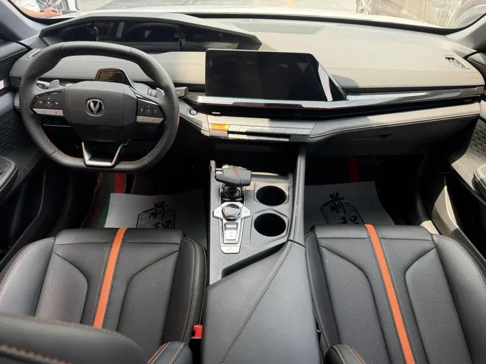 Changan UNI-V 1.5T Premium Edition 2025 — миниатюра 3