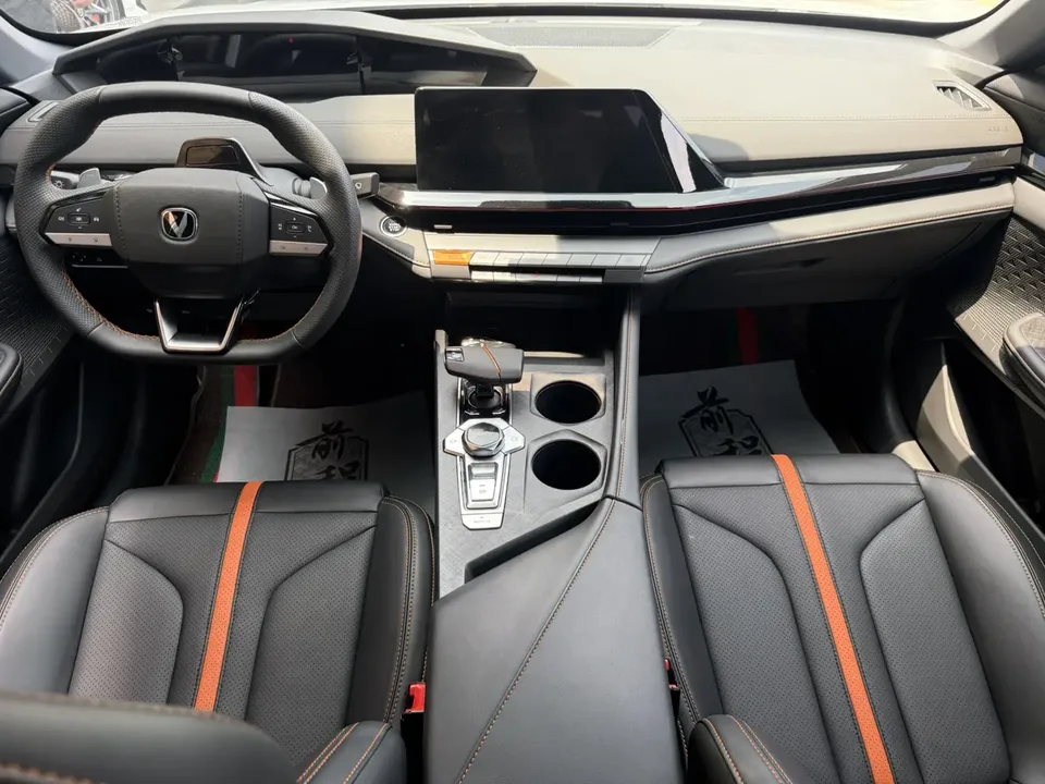 Changan UNI-V 1.5T Premium Edition 2025 — миниатюра 5
