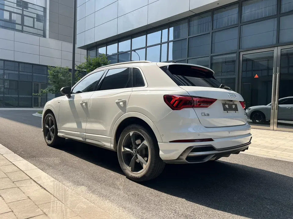 Audi Q3 Audi Q3 2022 35 TFSI Fashionable and Dynamic 2022 — миниатюра 2