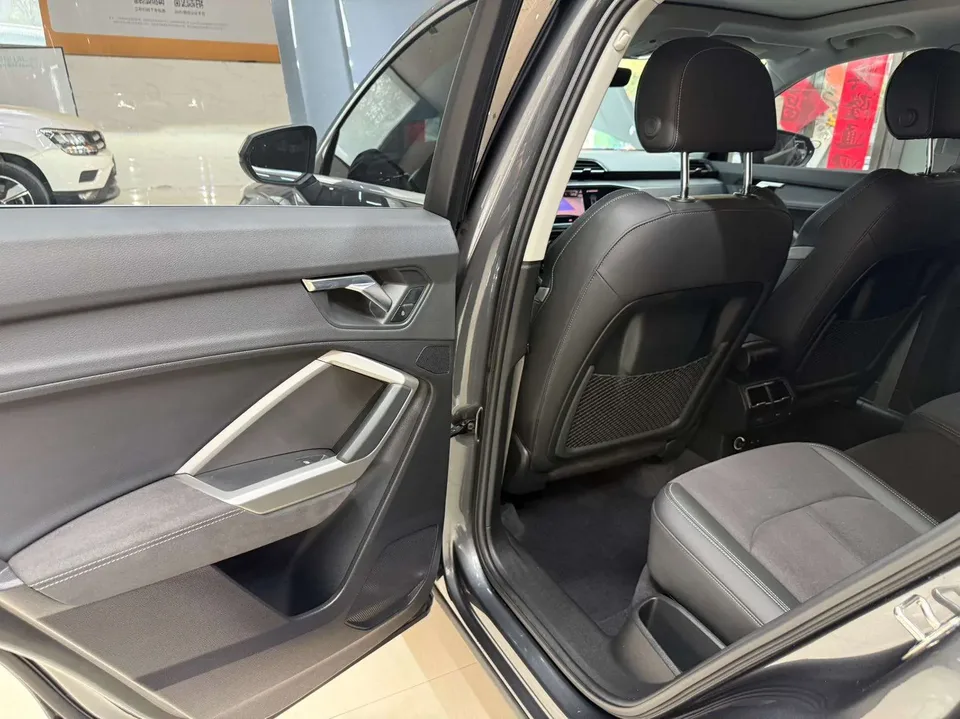 Audi Q3 Audi Q3 2023 35 TFSI Fashionable and Dynamic 2023 — миниатюра 3