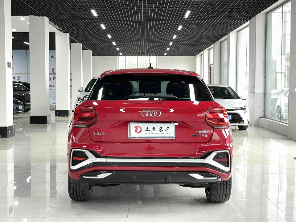 Audi Q2L Audi Q2L 2022 35 TFSI aggressive and dynamic model 2022 — миниатюра 2