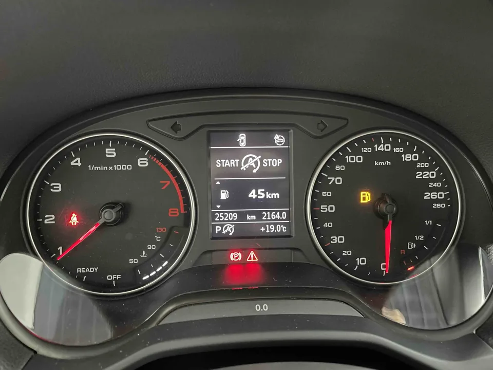 Audi Q2L Audi Q2L 2022 35 TFSI aggressive and dynamic model 2022 — миниатюра 4