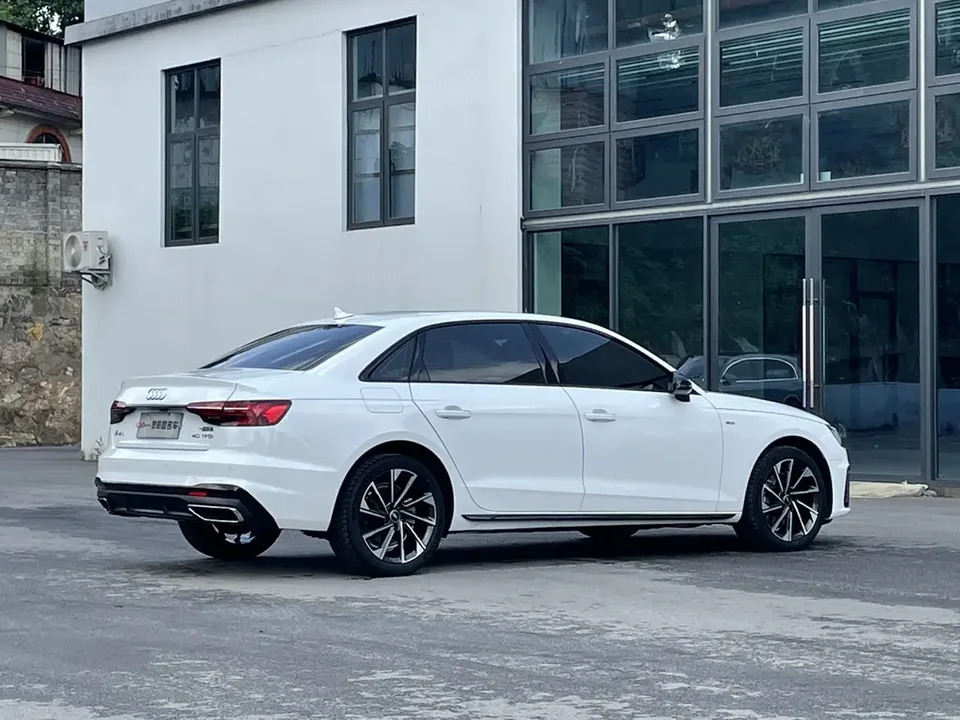 Audi a4 l 40 TFSI luxury and dynamic model 2023 — миниатюра 2