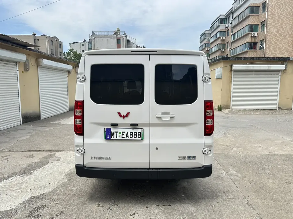 Wuling Yangguang Yangguang 300km Comfort Bus Version 75kW 2024 — thumbnail 2