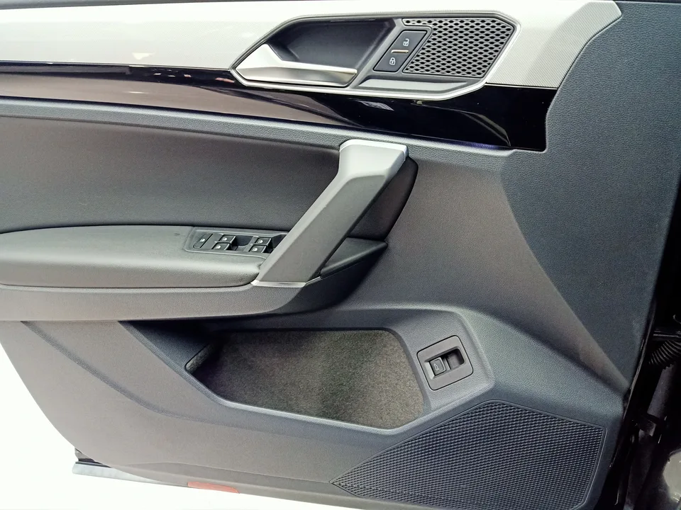 Volkswagen Tayron 330TSI 2WD Luxury Smart Edition 2022 — миниатюра 3