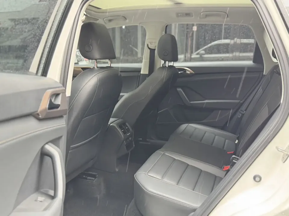 Volkswagen Tharu 280TSI 2WD Luxury Edition 2023 — миниатюра 3