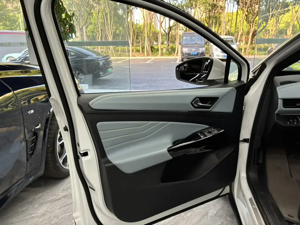 Volkswagen ID.4X Pure Intelligent Edition 2024 — миниатюра 5