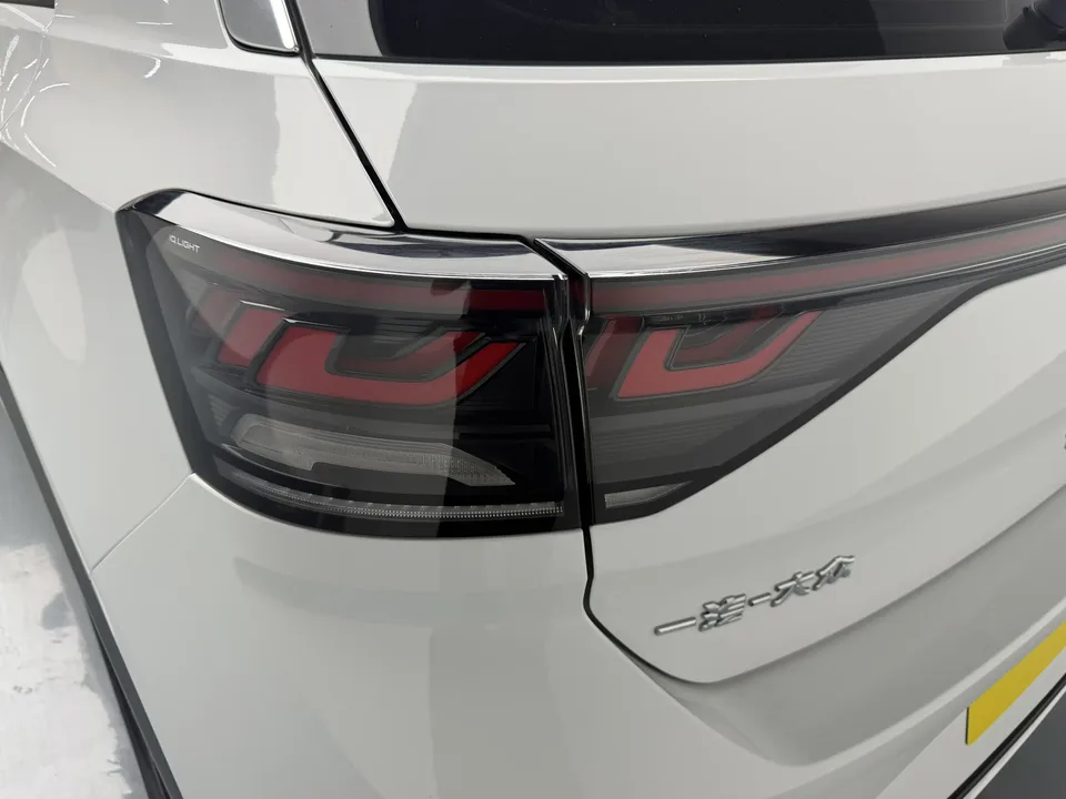 Volkswagen T-Roc 300TSI DSG Chenguang Edition 2023 — миниатюра 2